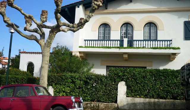 Large Basque house 5 minutes from the beach and town center.