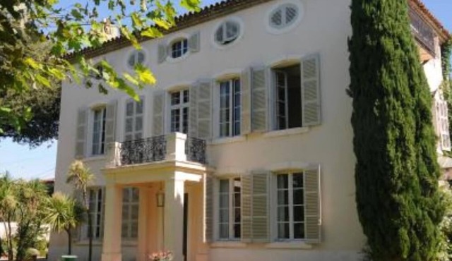 Large bastide very quiet and cool, very large garden (3000 m2) city and sea