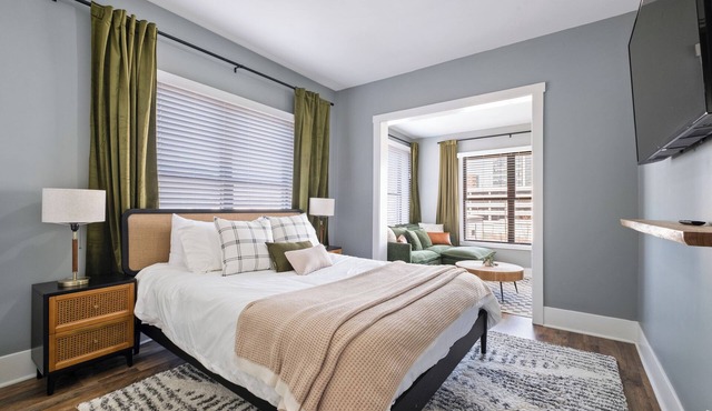 Large BDRM W/private Nook Near UNMC/Blackstone - Shared House