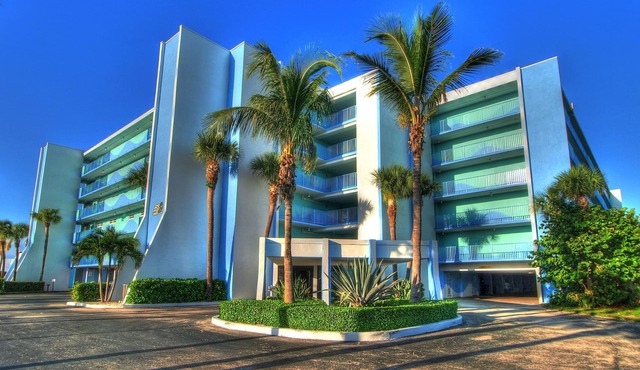 Large Beach Condo! Amazing Ocean Views! Hutchinson Island, Jensen Beach, FL