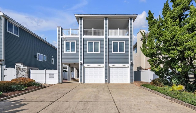 Large Beach Home across the street from Oceanfront in Virginia Beach