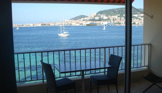 Large beach side studio with amazing view of Ajaccio Golf