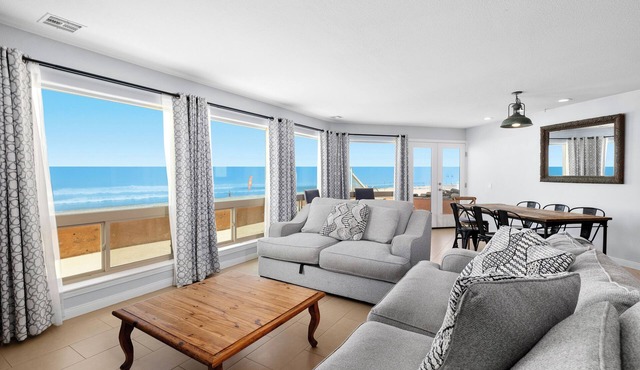 Large Beachfront 3 Bedroom Condo