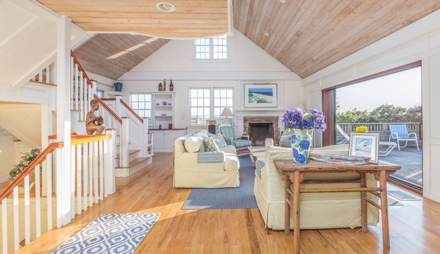 Large beautiful home near Quidnet BeachnASSIST WITH CAR FERRY RESERVATIONS