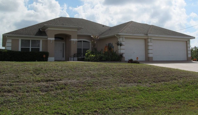 Large & Beautiful 4 Bdrm Home with Heated Pool & Screened Lanai near Fort Myers