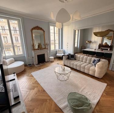 Large beautiful Apartment in the heart of Aurillac