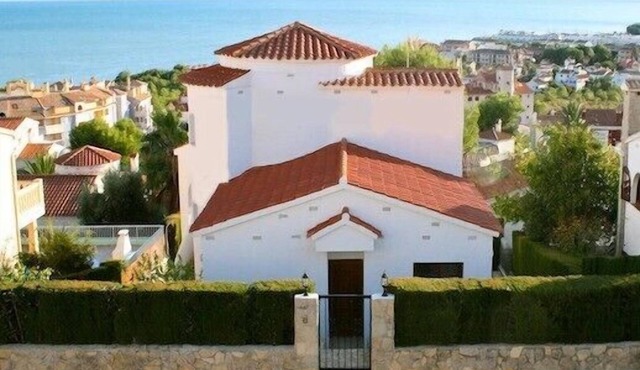 Large, beautiful detached villa with private pool, garden and close sea views
