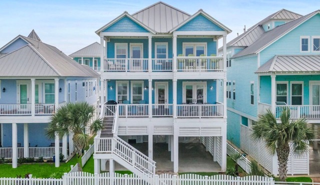 Large, Beautiful Home Near the Beach