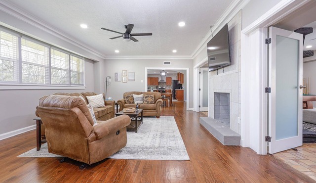 Large Beautiful Home with Fiber Optic WI-FI -Close to DT- RTJ Golf- Maxwell AFB