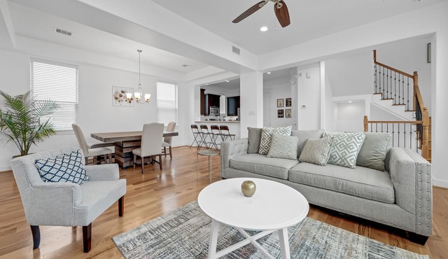 🏠Large/Beautiful pet friendly🐶 Heights townhome