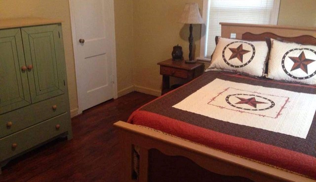 Large Beds 1 mile to Fort Sill/Corner Grocery -W/D