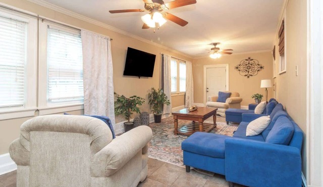 Large BnB with Pool! The White House & Cottage