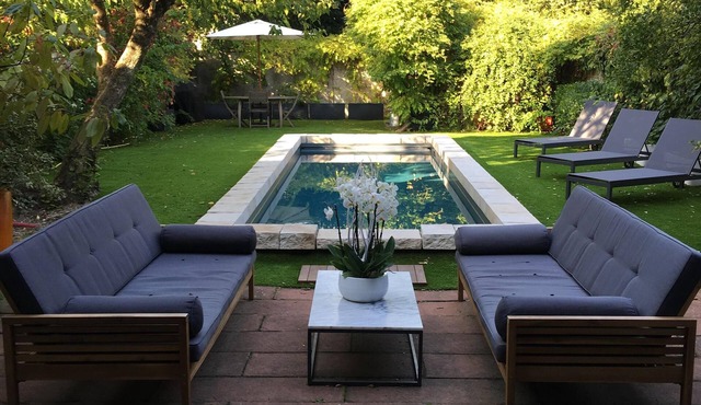 LARGE BORDEAUX HOUSE WITH POOL