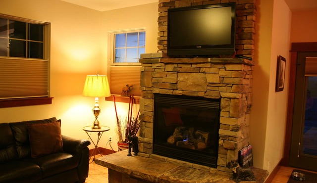 Large Bozeman Home In The Heart Of All That Yellowstone Country Has To Offer.