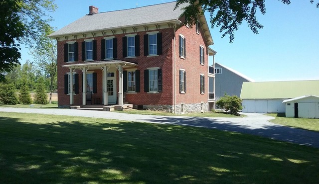 Large Brick Farmhouse located close to Lancaster County Attractions