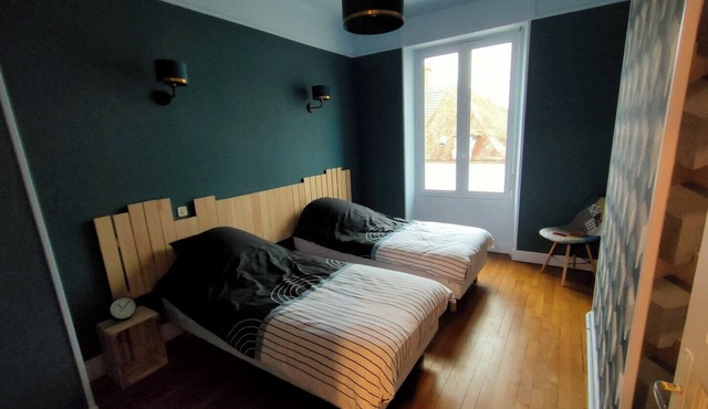 Large, bright apartment in the center of town.