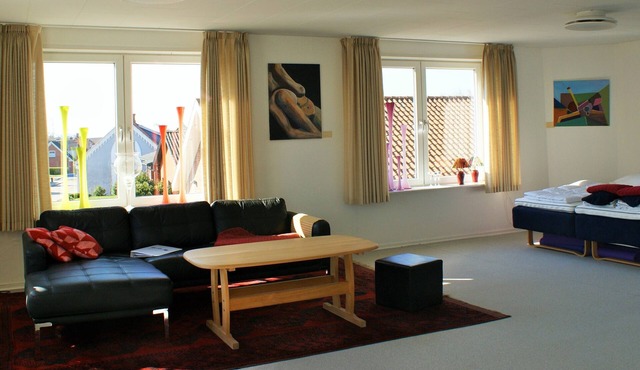 Large bright and cozy 1st floor apartment with a view