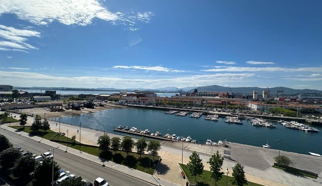 Large bright apartment with panoramic views of the bay of Santander