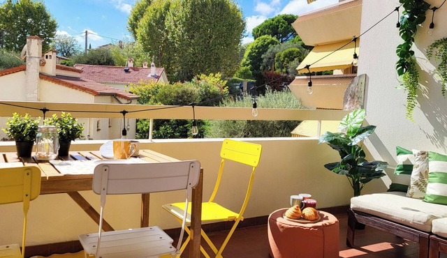 Large, bright apartment between sea and nature