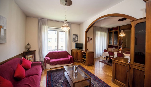 Large, bright apartment in city center, walking distance to Duomo and more
