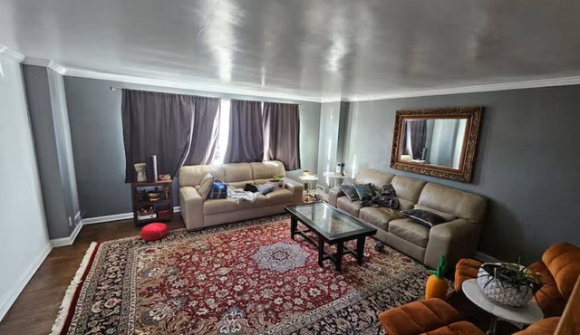 Large, bright house! Calm area, easy parking!