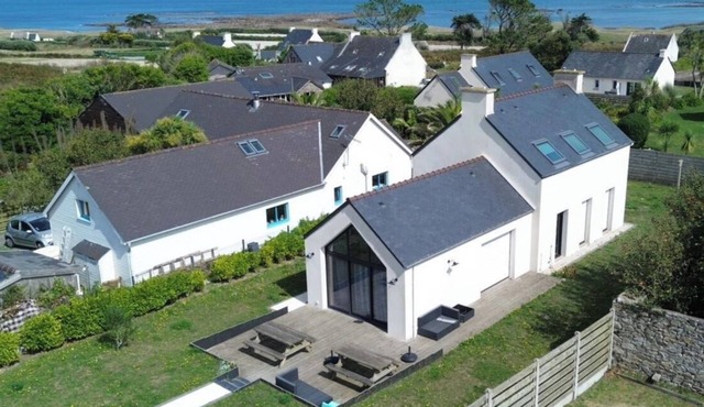 Large, bright house, quiet location, close to pier