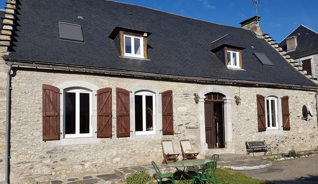 Large bright room at the entrance to the Nestes valleys