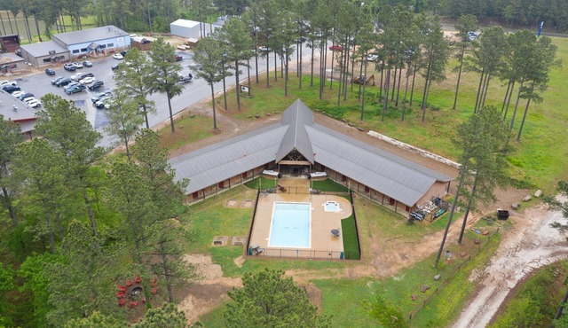 Large Broken Bow Lodge w/Pool | Perfect for Events