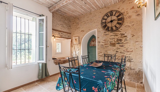 Large building near Saint CHINIAN - 40 minutes from the beach