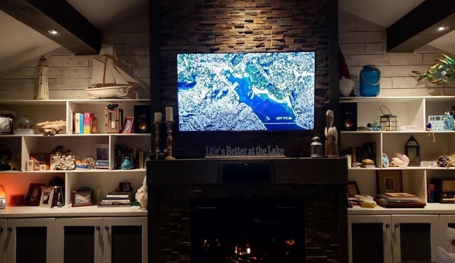 Large bungalow minutes to lake Simcoe with all the amenities you could ask for!