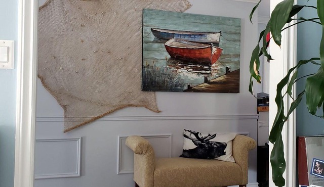 Large bungalow minutes to lake Simcoe with all the amenities you could ask for!