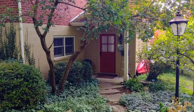 Large but cozy apartment, in a private setting. Walking distance to town.