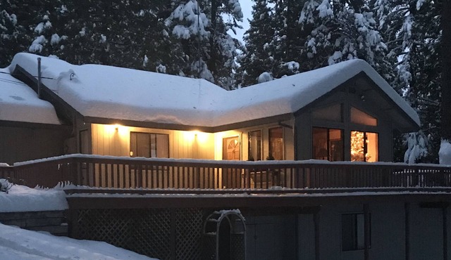 Large cabin, Big Trees State Park, w/deck/movie-theater/game-rooms/dog friendly