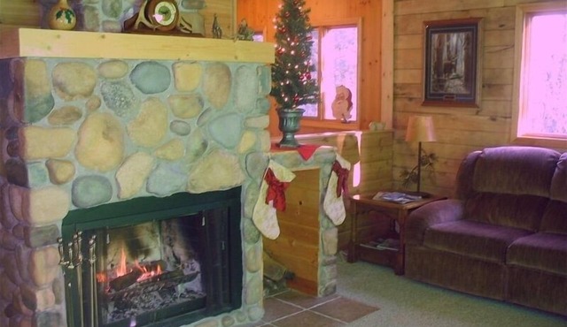 Large Cabin in the North Woods of Wisconsin on Quiet Lake