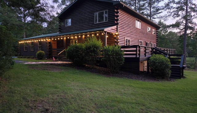 large cabin on lake - privacy and parking