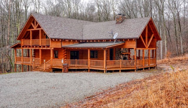 Large Cabin Rental with Games Room and Hot Tub in Logan, Ohio