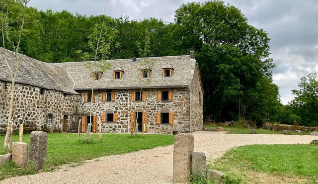 Large-capacity group gîte in Aubrac