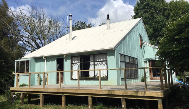 Large casual bach w indoor spa and drying room