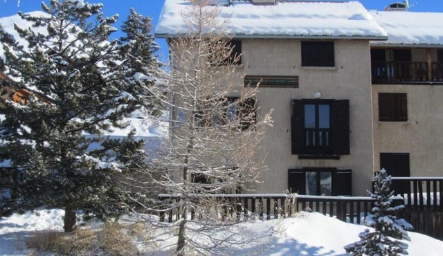 LARGE chalet with garden in Molines-en-Queyras, sleeps 19, fully equipped.