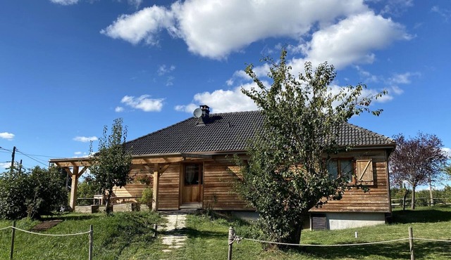 Large chalet, parking, pets welcome - 11 guests near Vichy