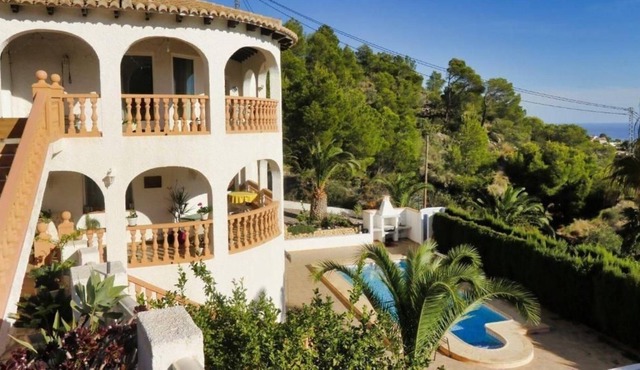 Large chalet with private pool
