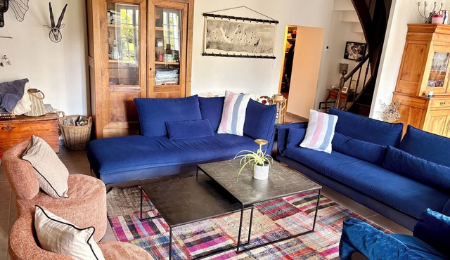 Large charming house with enclosed garden near Rance, 15 min from St Malo and Dinan