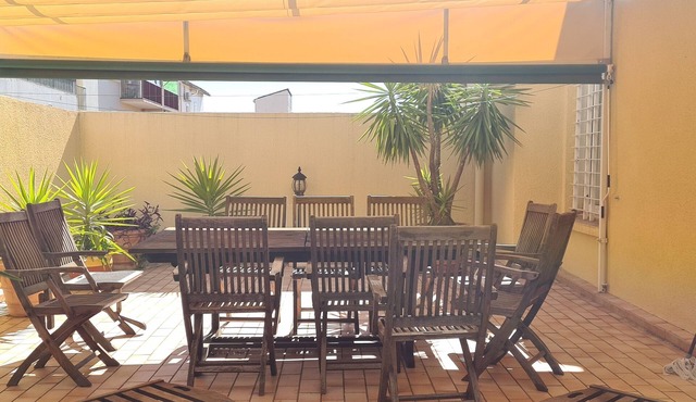 Large character apartment (150m²)/terrace/air-conditioned/