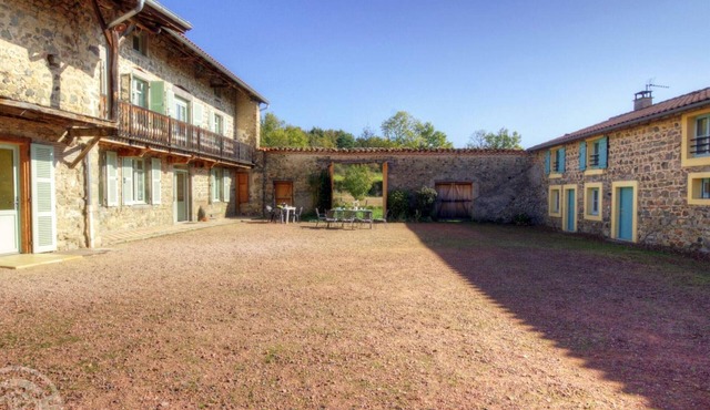 Large Character Cottage for 15 People with Garden in Luré