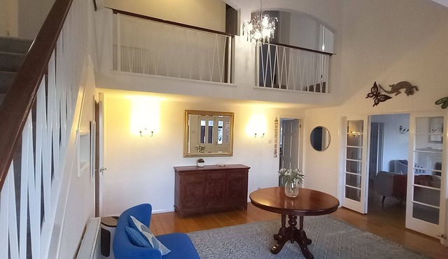 Large Characterful Home in a quiet conservation area. 4 King-size Bedrooms.