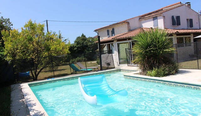 Large Charentaise house with swimming pool near the beaches of Royan