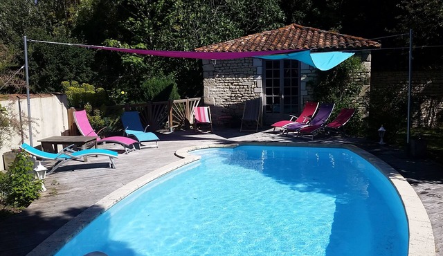 Large Charentaise house 300 M² with swimming pool, 4 bedrooms, garden, summer kitchen