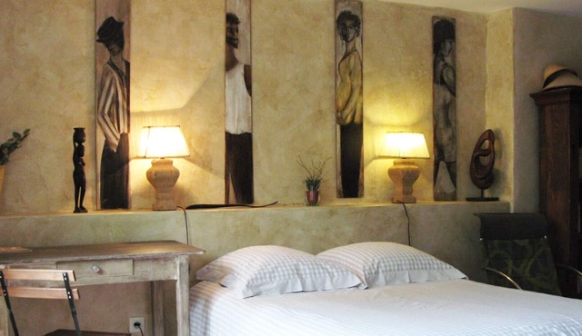 Large charming studio with garden in a village house