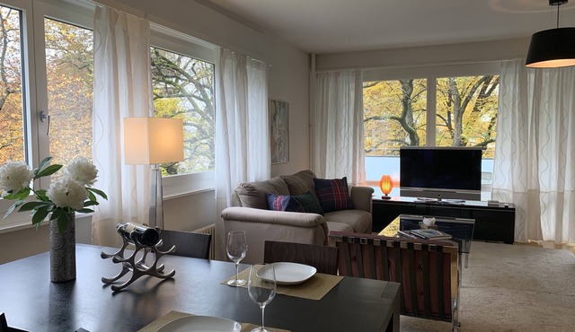 Large charming apartment, bright, close to the center and the Old Town