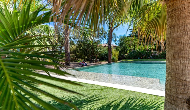 Large charming Bastide- private pool- Air conditioning- WIFI-1.2 km from St Tropez-Vue Mer